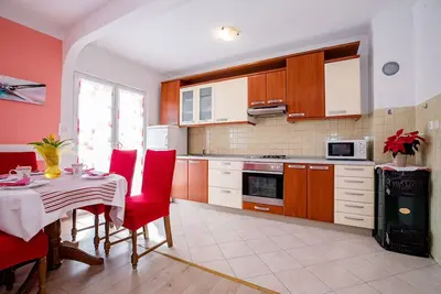 Image de Appartement dans Lopar avec terrasse, Climatisation, Wifi, Machine à laver (4360-3)