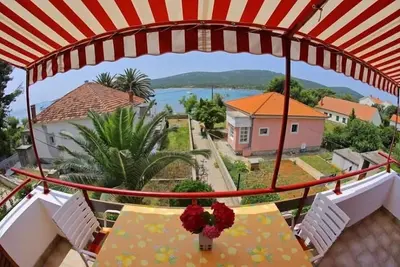 Image de Appartement dans Ist avec vue mer, terrasse, Climatisation, Wifi (3752-1)