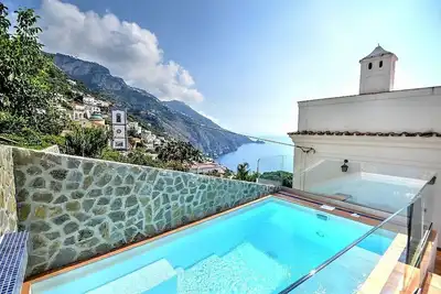 Image de Villa Astra: Une maison indépendante lumineuse et ensoleillée sur deux étages avec le charme des maisons méditerranéennes typiques