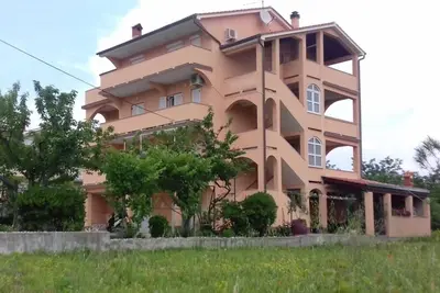 Image de Appartement dans Lopar avec terrasse, Climatisation, Wifi, Machine à laver (696-5)