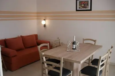Image de Appartement dans Lopar avec terrasse, Climatisation, Wifi, Machine à laver (87-2)