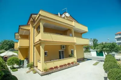 Image de Appartement dans Lopar avec Climatisation, Wifi, Machine Ă laver (73-1)
