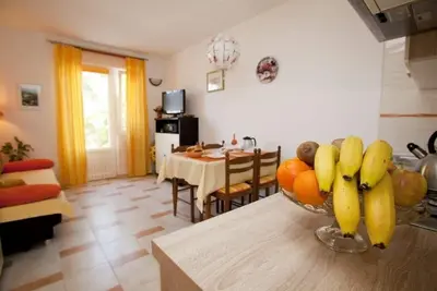 Image de Appartement dans Vrbnik avec vue mer, terrasse, Climatisation, Wifi (879-1)