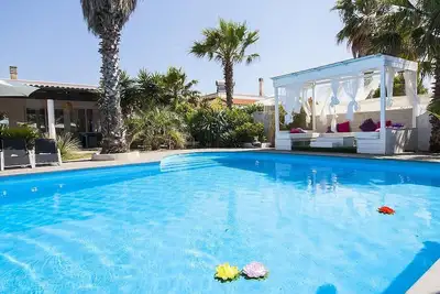 Image de Villa Tentazione: Une villa agréable et spacieuse située à une courte distance de la plage.