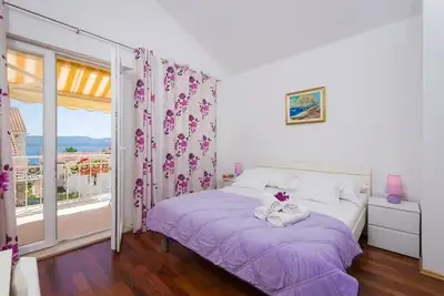 Image de Appartement dans Bol avec vue mer, terrasse, Climatisation, Wifi (155-2)