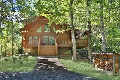 Image de Bain à remous, table de billard et vue sur le Mtn! Accès Gratuit à la piscine, Putt Putt, pêche, golf, randonnée, etc.