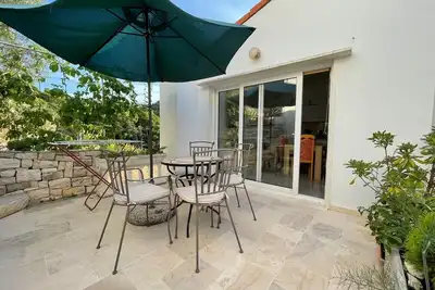 Image de Appartement dans Povlja avec terrasse, Climatisation, Wifi, Machine à laver (3419-3)