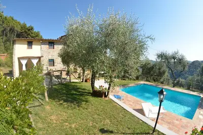 Image de Maison de Campagne à Pescaglia avec 3 chambres à coucher, 6 couchages