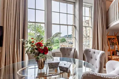 Une exceptionnelle 2 chambre double magnifiquement restaurée apt-fin géorgienne au coeur de la ville