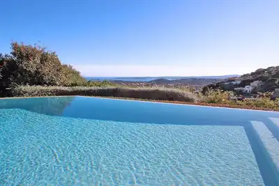 Image de Villa 10 personnes - Piscine privée à débordement - Vue mer - Wifi - Climatisation - Sainte. . .