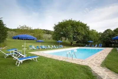 Image de Casa Salvia F: Un appartement dans le style caractéristique de la campagne toscane.