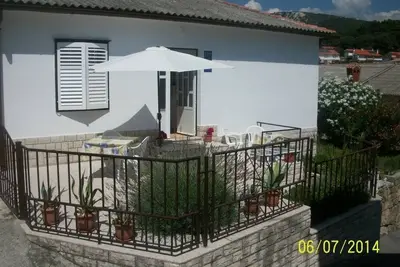 Image de Appartement dans Banjol avec vue mer, terrasse, Climatisation, Wifi (3803-1)