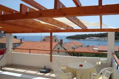 Appartement dans Prvić Luka avec vue mer, terrasse, Climatisation, Wifi (3347-1)