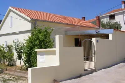 Image de Holiday Home 4571-1 for 9 Pers. in Preko