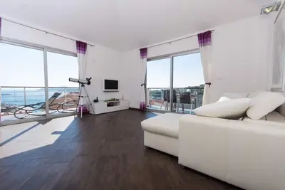 Image de Appartement dans Tribunj avec vue mer, terrasse, Climatisation, Wifi (4265-1)