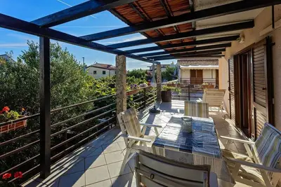 Image de Appartement dans Rogoznica avec terrasse, Climatisation, Wifi, Lave-vaisselle (3338-2)
