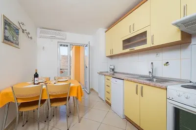 Image de Appartement dans Bol avec vue mer, terrasse, Climatisation, Wifi (155-1)
