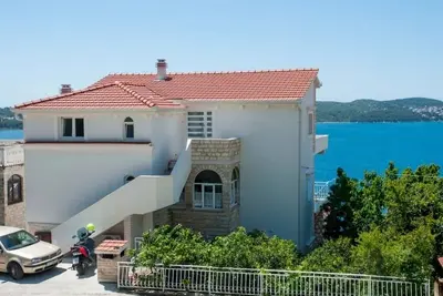 Image de Appartement dans Trogir avec vue mer, terrasse, Climatisation, Wifi (3459-2)