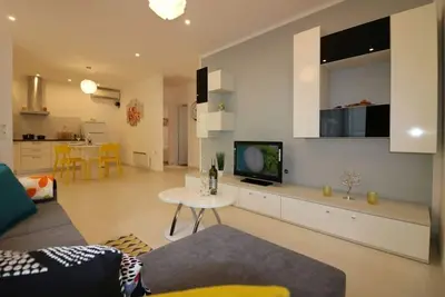 Image de Maison de vacances dans PoreÄŤ avec terrasse, Climatisation, Wifi, Lave-vaisselle (4400-5)