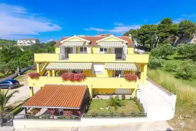 Image de Appartement dans Drage avec vue mer, Balcon, Climatisation, Wifi (566-2)