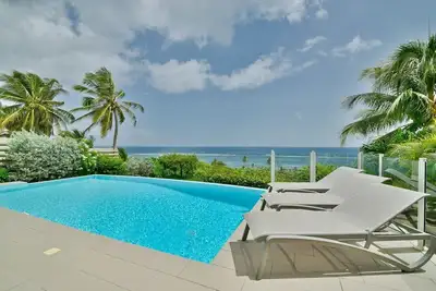 Sweet Ocean, villa avec vue mer, piscine et plage à pied