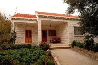 Image de Maison de vacances dans Lumbarda avec vue mer, terrasse, Climatisation, Wifi (128-4)