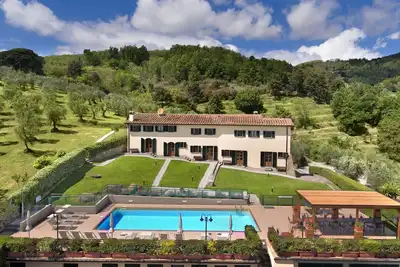 Image de Villa à Montecatini Val Di Cecina avec 11 chambres à coucher, 22 couchages