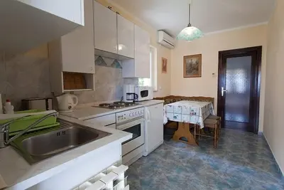 Image de Appartement dans Omišalj avec vue mer, loggia, Climatisation, Wifi (3623-3)