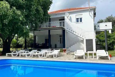 Image de Appartement dans Bibinje avec terrasse, Climatisation, Wifi, Machine à laver (877-3)