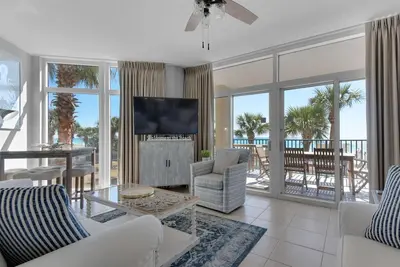 Image de Impossible de battre la vue depuis votre balcon, chaises longues gratuites, enregistrement sur place, entendre le golfe