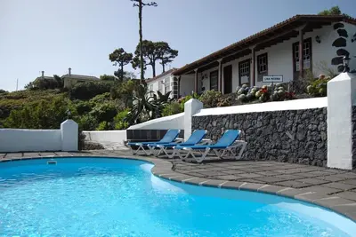 Image de Charmante Casa Rural Lina Medina avec piscine et vue mer à Villa de M