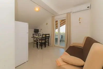 Image de Appartement dans Pakoštane avec terrasse, Climatisation, Wifi, Machine à laver (3548-1)