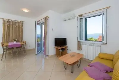 Image de Appartement dans Bol avec vue mer, Balcon, Climatisation, Wifi (156-2)