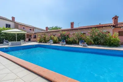 Image de Maison de vacances dans Loborika avec terrasse, Climatisation, Wifi, Machine à laver (3642-1)