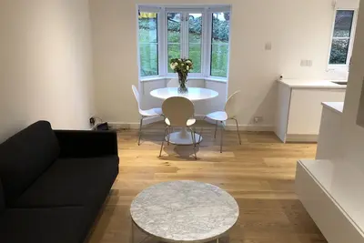 Image de Appartement moderne de luxe - proche de la gare et de l'hĂ´pital royal marsden.