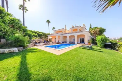 Image de Dunas Douradas villa with five bedrooms. Minutes from Garrao beach. Private Pool Es34 - Almancil, Algarve