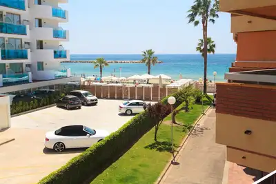 Image de Appartement avec Piscine en Bord de Mer à Vilafortuny · Uhc Mas D'En Gran
