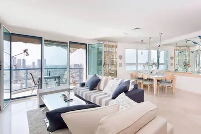 Luxurious 2br w/ Panoramic Sea View by Sea N' Rent