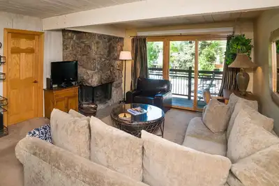 Image de Confortable deuxième étage deux chambres avec balcon