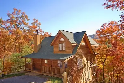 Grande vue sur la montagne! 5 milles de Pigeon Forge Parkway. Accès à la piscine, à la pêche, au putt putt, au golf, etc. !