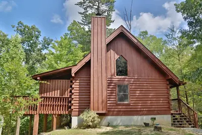 Image de Belle vue sur les Smokies! Hot Tub, foyer au bois, à 5 miles de Pigeon Forge!