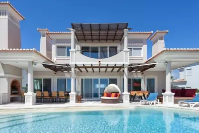 Image de Beach front four bedroom villa located a few minutes walk from Julia beach in Vale do Lobo. Stunning sea views. J121 - Almancil, Algarve