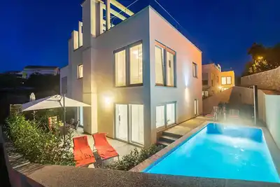 Image de Luxueuse villa Drazine avec piscine chauffée et jacuzzi