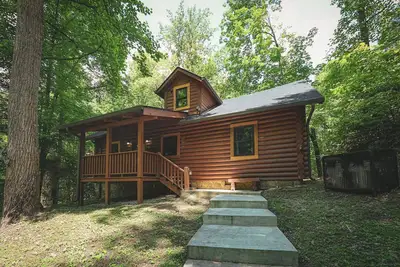 Image de Très privé w / Beautiful Scenery of Two Creeks! Accès gratuit à la piscine, Putt Putt, pêche, golf, et plus encore!