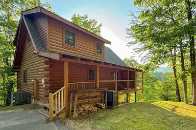 Image de Cabine au bout de la route, très privée avec vue sur la montagne, bain à remous et cheminée à bois
