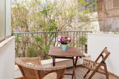 Stylish Apt w/ Charming Balcony in the Very Center