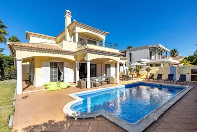 Image de Delightful four bedroom villa in Varandas do Lago with pool, WiFi, Air-Con Pv06 - Almancil, Algarve