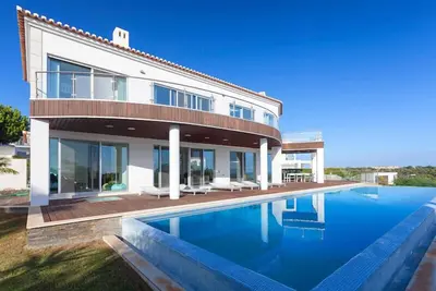 Image de Contemporary 5 bedroom villa only minutes from the beach Vale do Lobo J117 - Almancil, Algarve