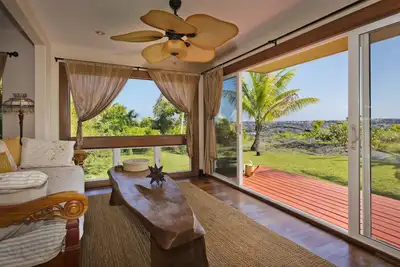 Image de Ocean Temple: Pacific Blue Ocean Views et 500 acres. de terres d'État dans votre jardin!