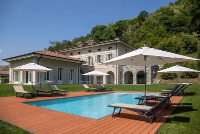 Autoporteur villa de luxe exclusif 9½ chambres avec piscine et superbe vue sur le lac